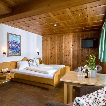 Enzian Guest house 3*